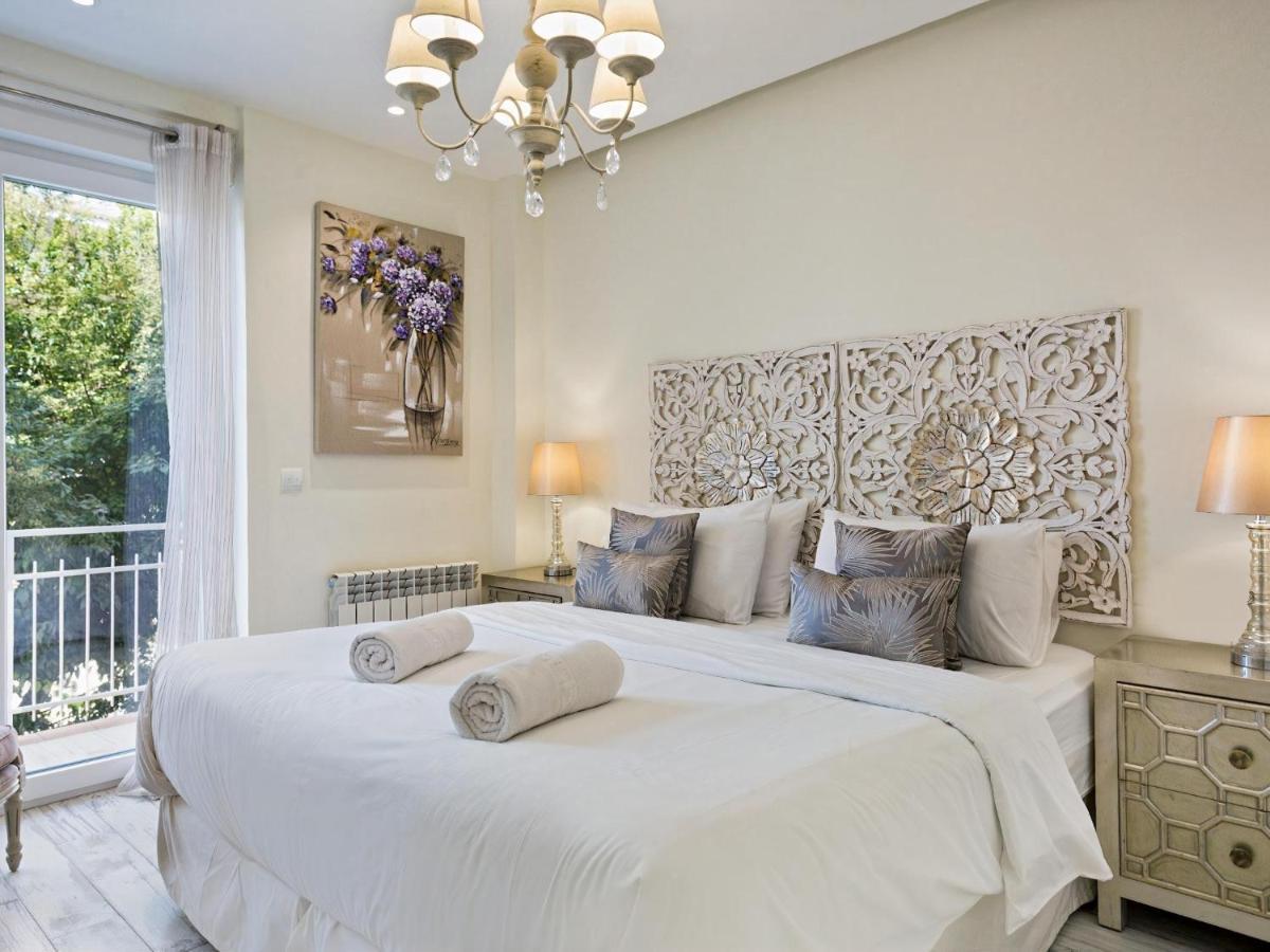 Sitges Spaces Mediterranean Apartments 4 Bedroom, 4 Bathroom, Huge Terrace, Jacuzzi- Sleeps 9 Eksteriør bilde