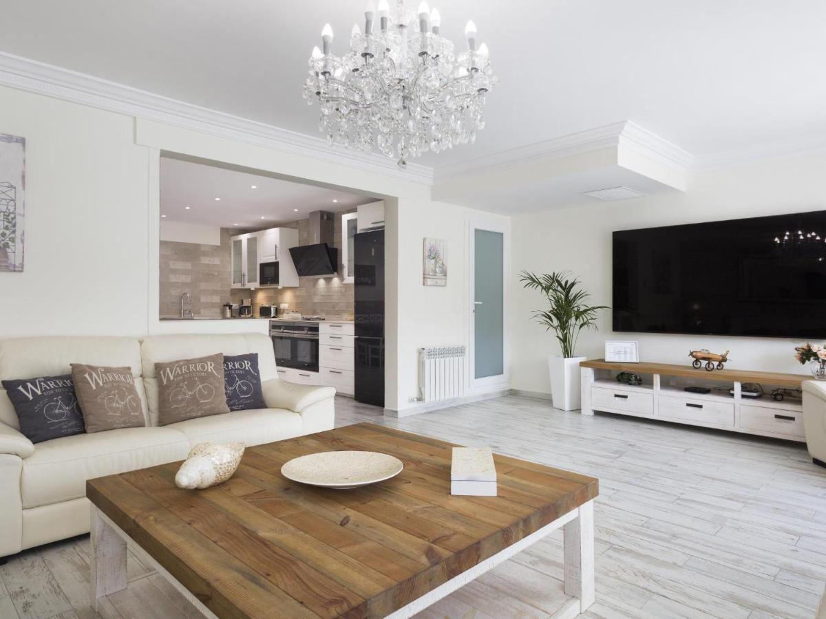 Sitges Spaces Mediterranean Apartments 4 Bedroom, 4 Bathroom, Huge Terrace, Jacuzzi- Sleeps 9 Eksteriør bilde