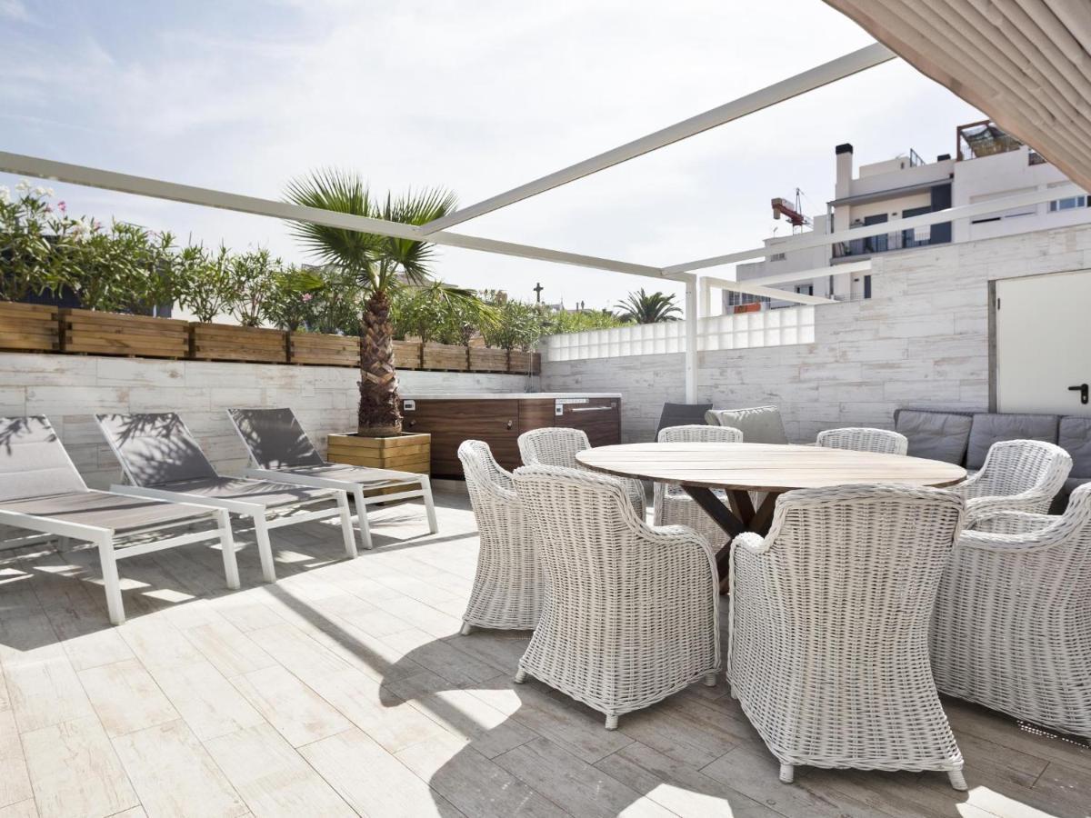Sitges Spaces Mediterranean Apartments 4 Bedroom, 4 Bathroom, Huge Terrace, Jacuzzi- Sleeps 9 Eksteriør bilde