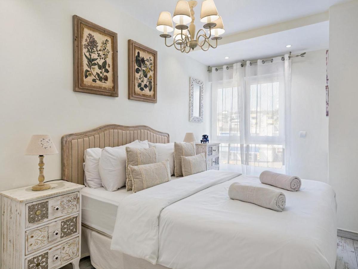 Sitges Spaces Mediterranean Apartments 4 Bedroom, 4 Bathroom, Huge Terrace, Jacuzzi- Sleeps 9 Eksteriør bilde