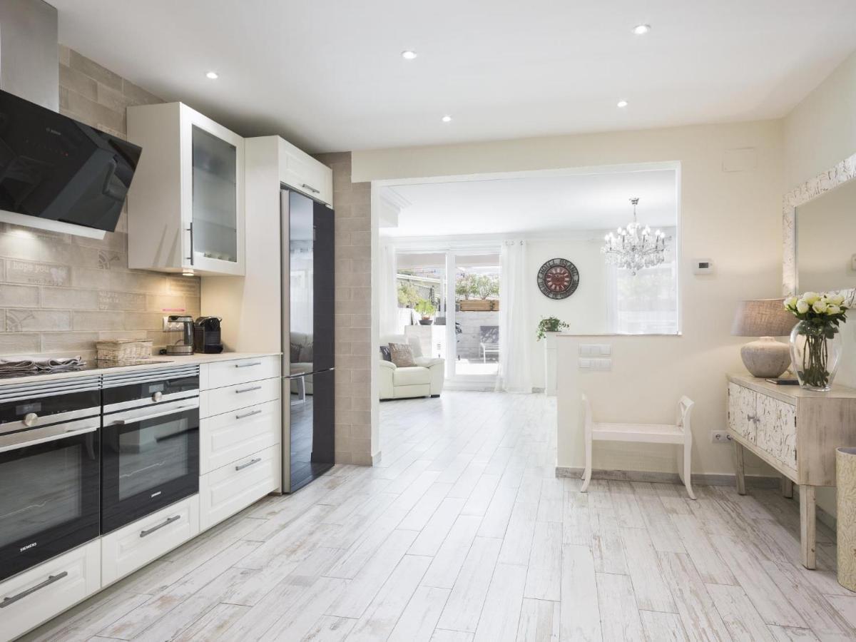 Sitges Spaces Mediterranean Apartments 4 Bedroom, 4 Bathroom, Huge Terrace, Jacuzzi- Sleeps 9 Eksteriør bilde